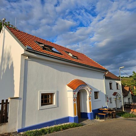 Pod Vinohradem - Apartmany & Vinne Sklepy Mutěnice Exterior foto